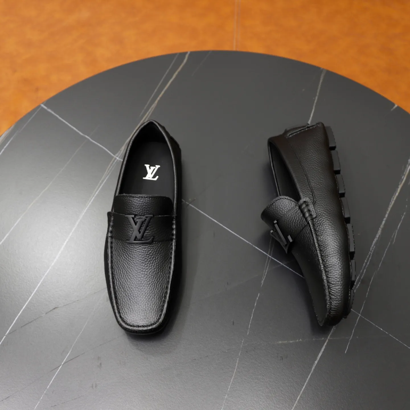 Ex-factory price: 480💰【LV】Louis Vuitton ⚠️High-end men’s driving and pedal series ⚠️38-44 (customized for 45) ⚠️All original cowhide leather! Thick and soft! Made entirely of calfskin lining! Rubber sheet anti-slip beanie sole! Three-dimensional package technology! Fashionable and classic! Handicrafts! Original high quality! Feel free to compare!